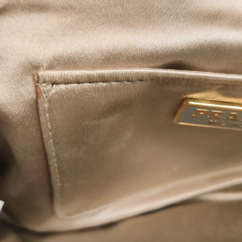 Prada 緞面純色水鑽裝飾字母Logo手拿包-7