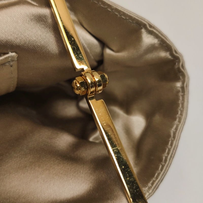 Prada 緞面純色水鑽裝飾字母Logo手拿包-9