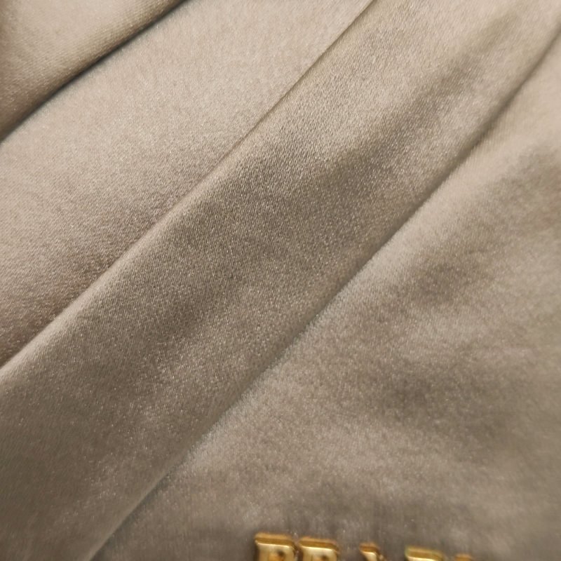 Prada 緞面純色水鑽裝飾字母Logo手拿包-17