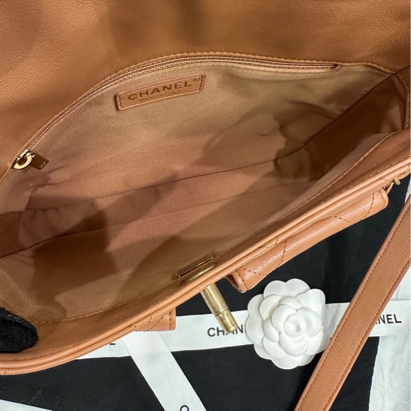 【配件：防塵袋 💕】Chanel 24p 焦糖色 腋下 嬉皮包 hobo 小號-4