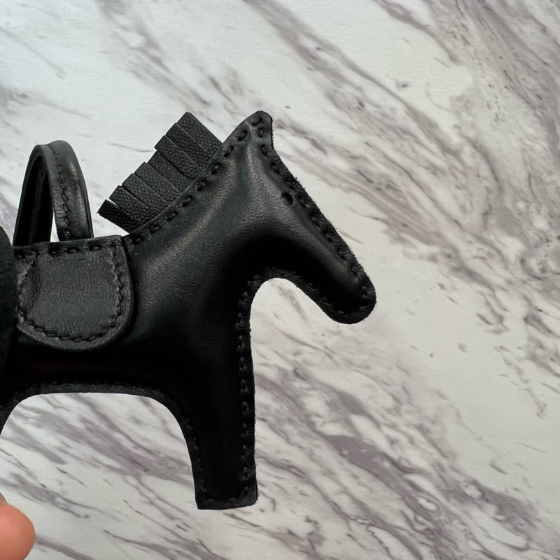 Hermes 89Noir黑色Agneau Milo皮So Black Rodeo PM小馬兒吊飾-1