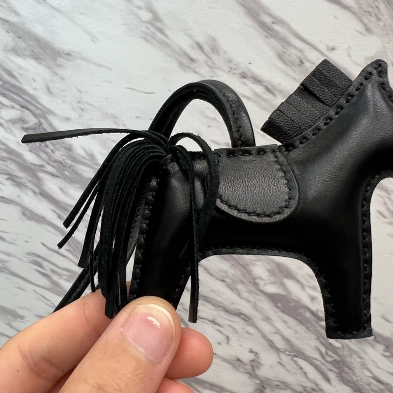 Hermes 89Noir黑色Agneau Milo皮So Black Rodeo PM小馬兒吊飾-2