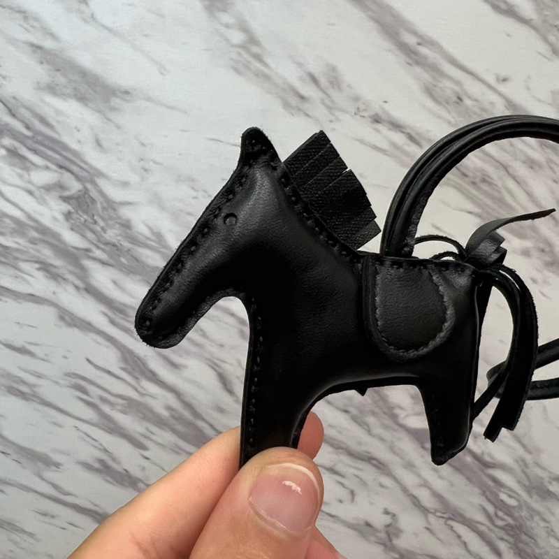 Hermes 89Noir黑色Agneau Milo皮So Black Rodeo PM小馬兒吊飾-4