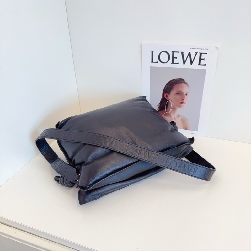 【99新🆕】Loewe  新款 Flamenco 黑銀 泡芙全皮福袋 寬肩帶 單肩斜挎包-4