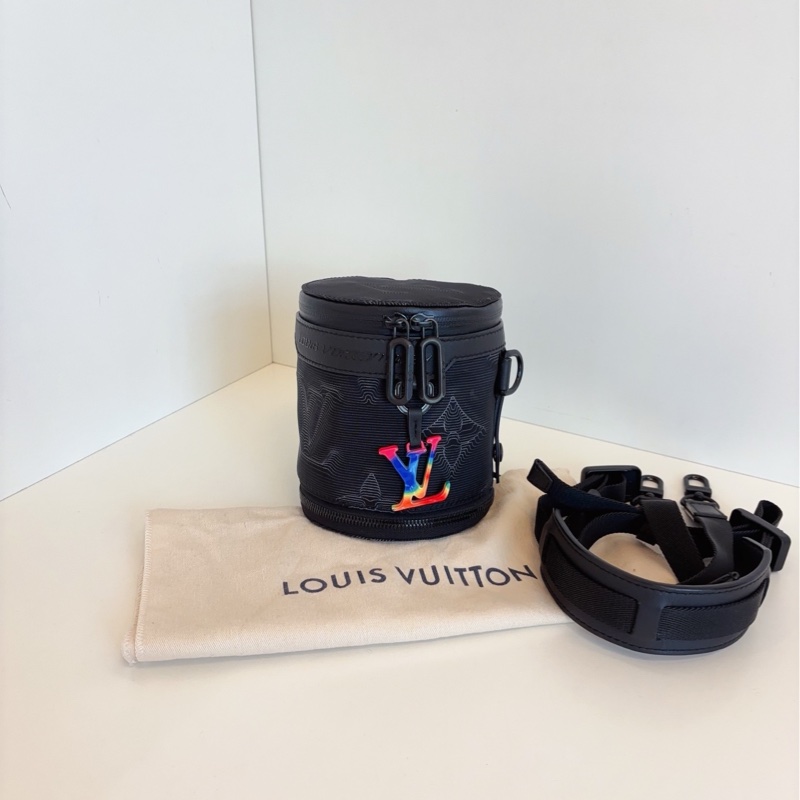 【98新🆕】 LV  2054 Expandable 炫彩水桶包 秀款圓筒包斜挎包-0