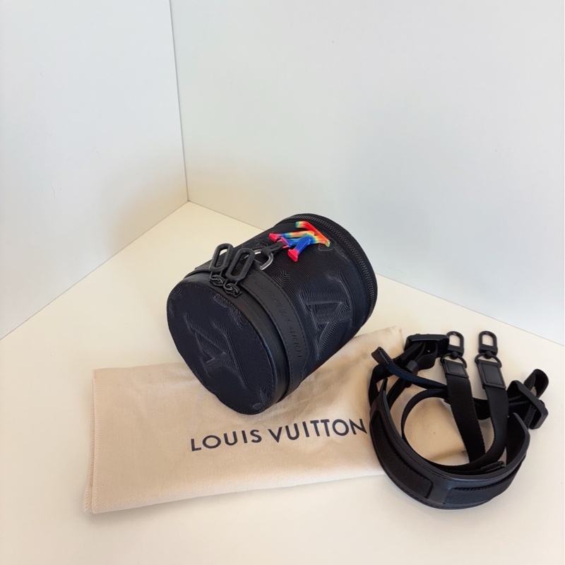 【98新🆕】 LV  2054 Expandable 炫彩水桶包 秀款圓筒包斜挎包-4