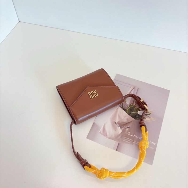 【閒置🆕】MiuMiu  金棕焦糖手提 編繩小卡包 信封零錢包-4