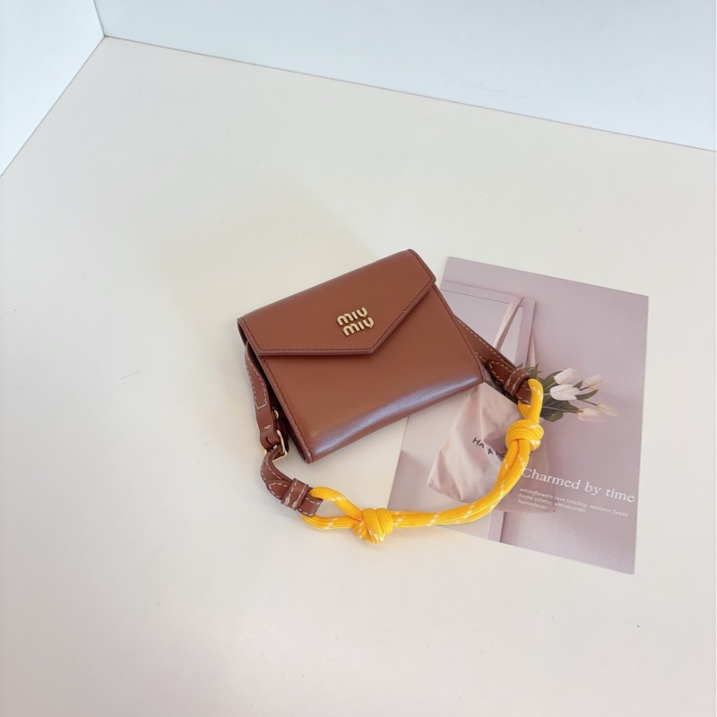 【閒置🆕】MiuMiu  金棕焦糖手提 編繩小卡包 信封零錢包-6