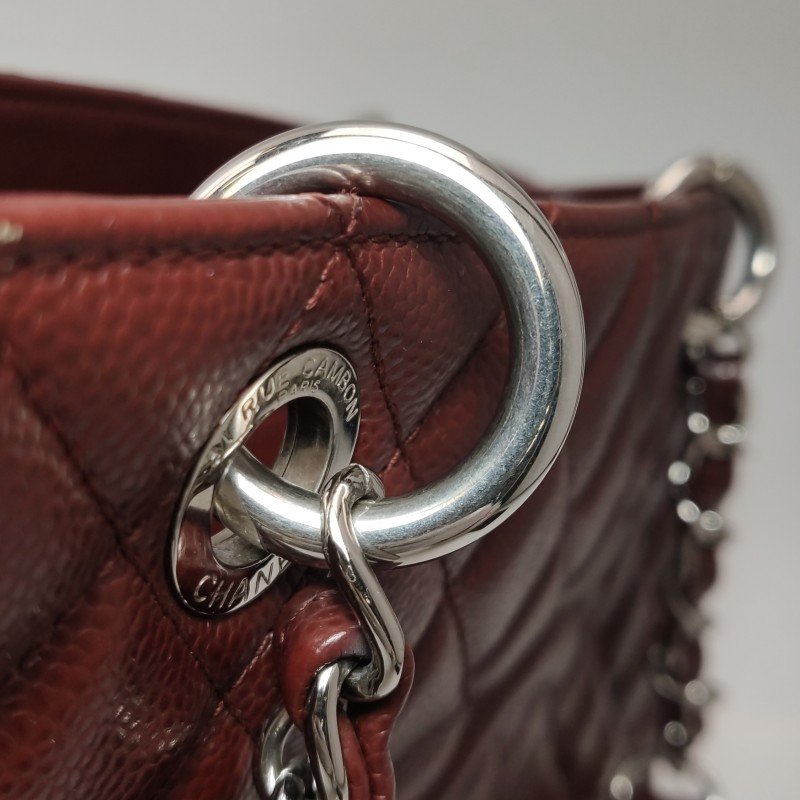 Chanel GST系列中號牛皮菱格絎縫雙C壓紋單肩包-10