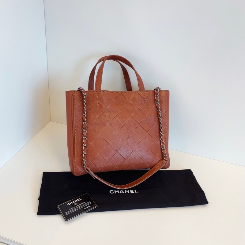 【98新🆕】Chanel 楓葉🍁焦糖琺瑯雙C公文托特包 牛皮菱格手提單肩包-2