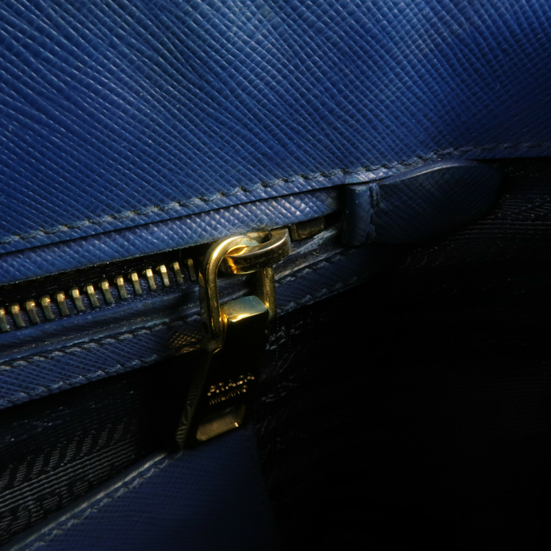 PRADA Saffiano皮革Galleria金扣手挽袋-10