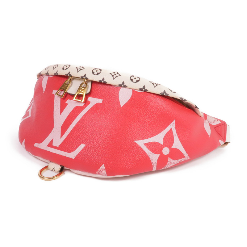 LOUIS VUITTON Monogram Giant Bumbag Body Bag金扣腰包-1