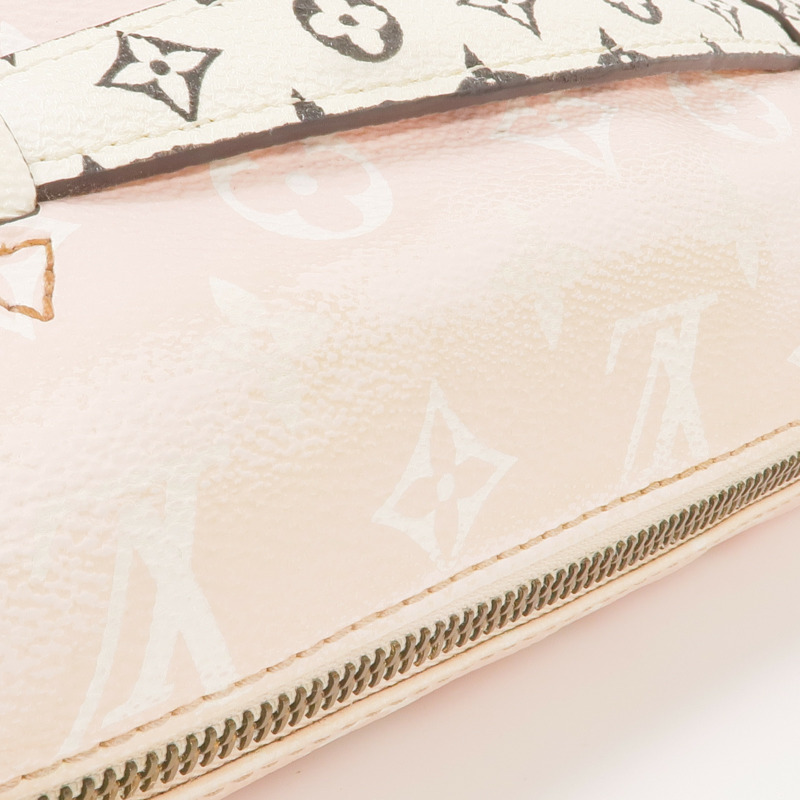 LOUIS VUITTON Monogram Giant Bumbag Body Bag金扣腰包-17