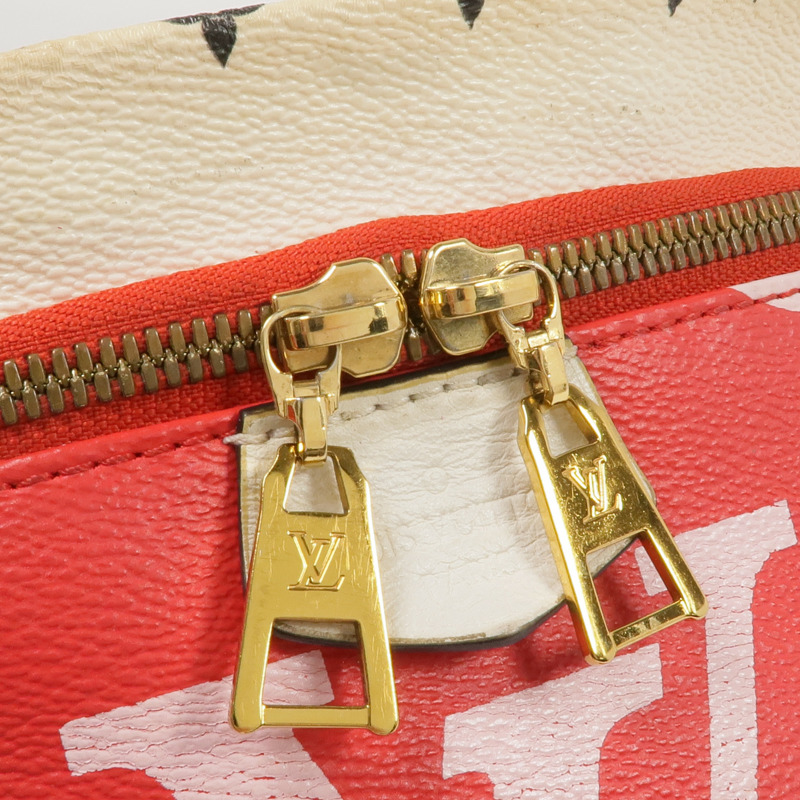 LOUIS VUITTON Monogram Giant Bumbag Body Bag金扣腰包-21