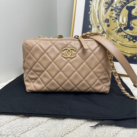 【99❤️】Chanel 22s米色金扣 相機包/單肩包斜挎包