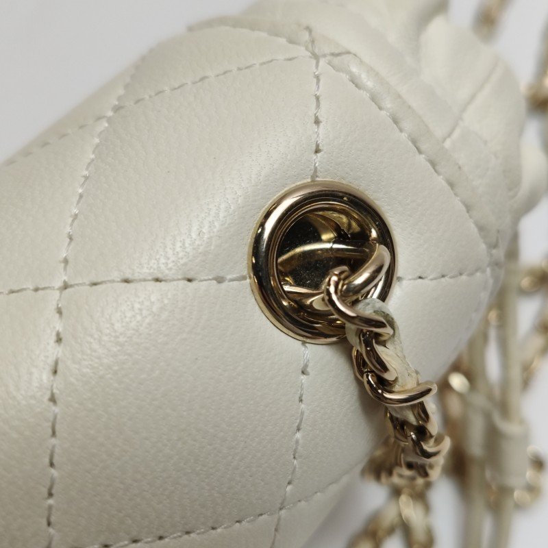 Chanel羊皮純色菱格絎縫雙Clogo斜挎包單肩包-12