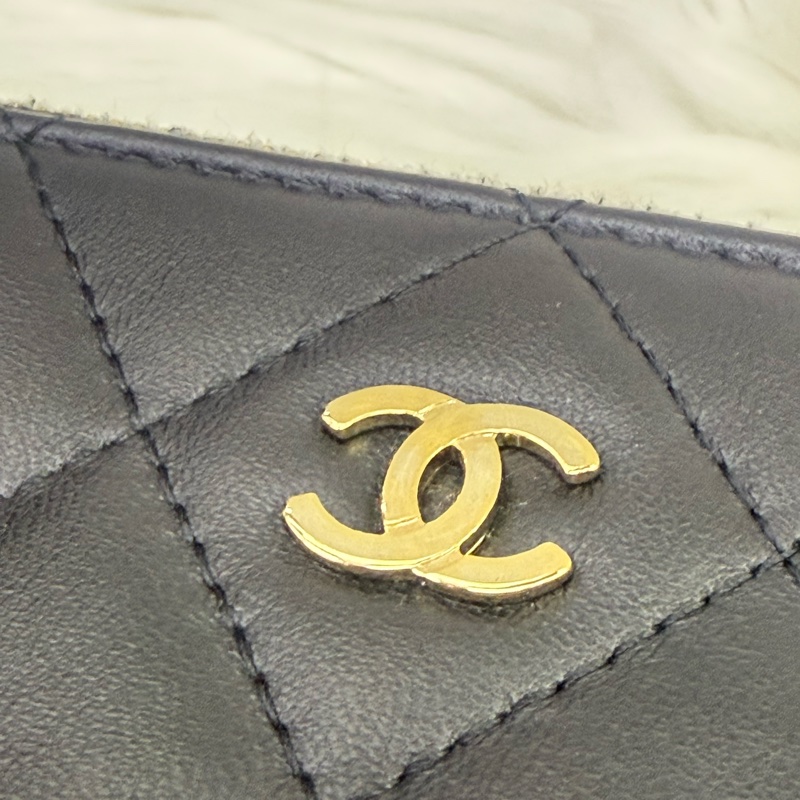 Chanel Charm  Clutch-10