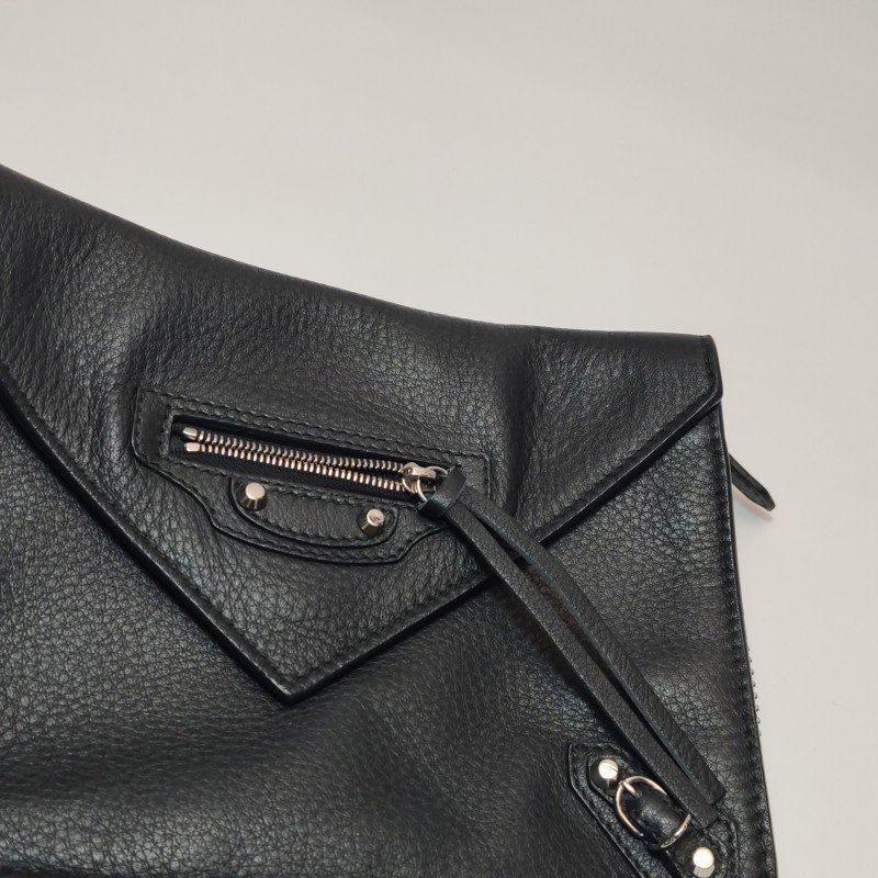 Balenciaga Papier牛皮純色鉚釘流蘇拉鏈隔層斜挎包單肩包-13