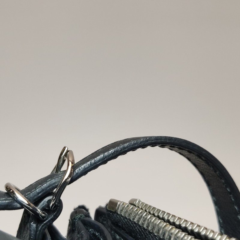 Balenciaga Papier牛皮純色鉚釘流蘇拉鏈隔層斜挎包單肩包-18