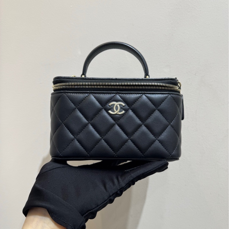 【99❤️全套有票】Chanel 24A黑金羊皮手柄長盒子包 化妝盒款手提斜挎包-1