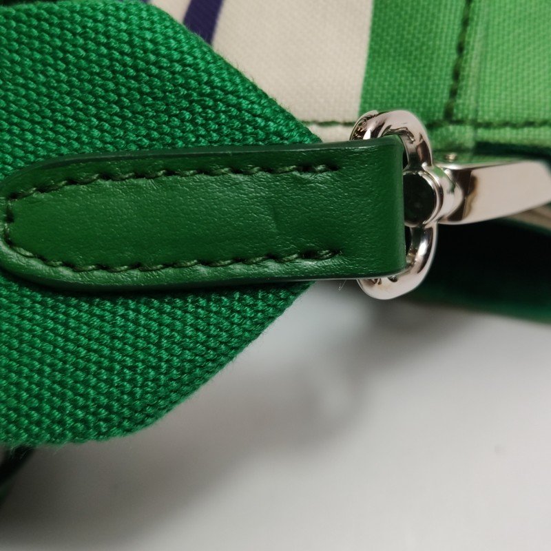 Miu Miu牛皮帆布撞色字母Logo斜挎包單肩包-9