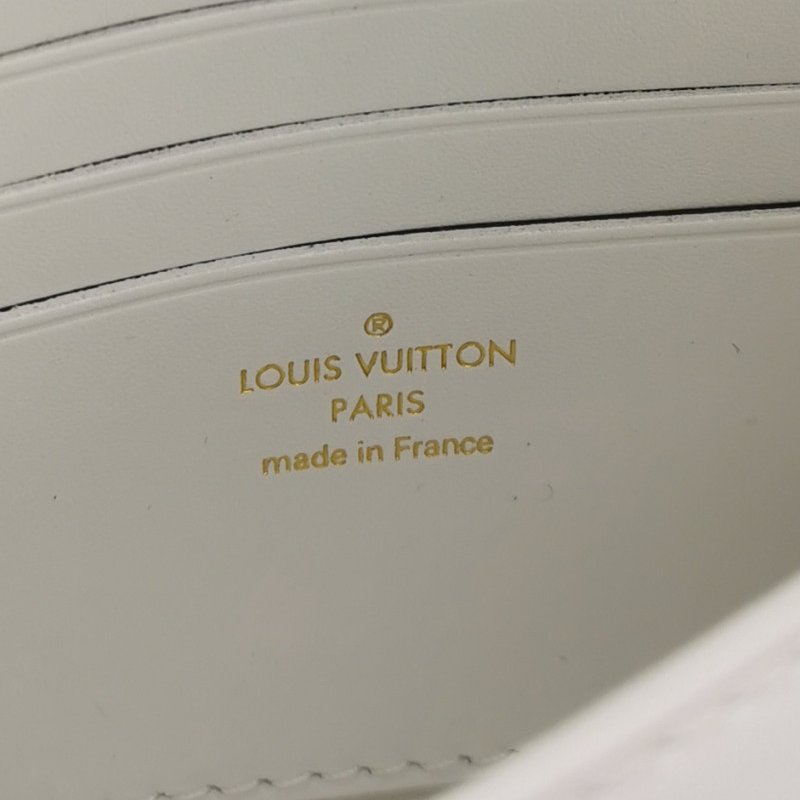 Louis Vuitton(LV)Capucines牛皮純色金屬LV搭扣斜挎包單肩包芯片款-7