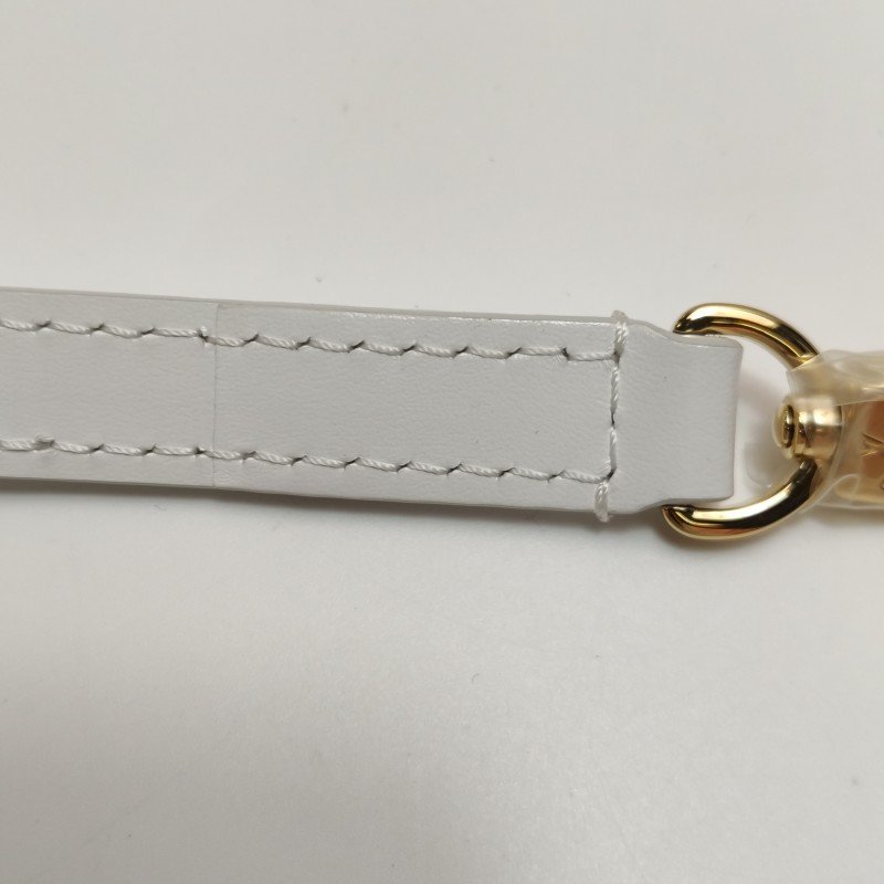 Louis Vuitton(LV)Capucines牛皮純色金屬LV搭扣斜挎包單肩包芯片款-9