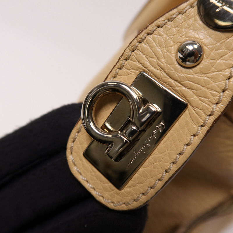 Salvatore Ferragamo 牛皮皮革Hand Bag銀扣手挽袋-7