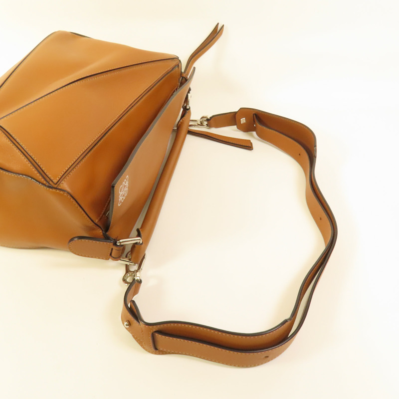 LOEWE 牛皮皮革Puzzle Medium銀扣手挽肩背兩用袋-4