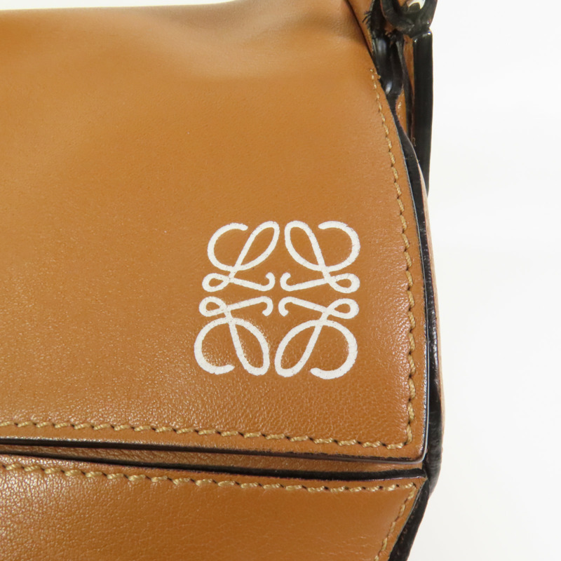 LOEWE 牛皮皮革Puzzle Medium銀扣手挽肩背兩用袋-6