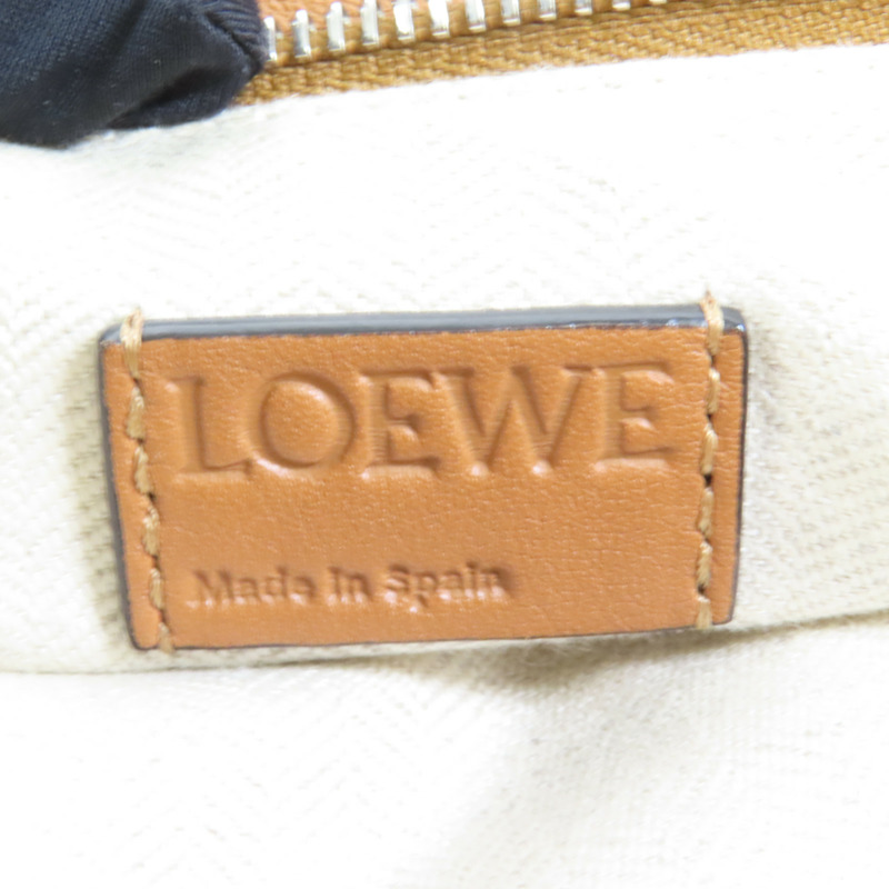 LOEWE 牛皮皮革Puzzle Medium銀扣手挽肩背兩用袋-9