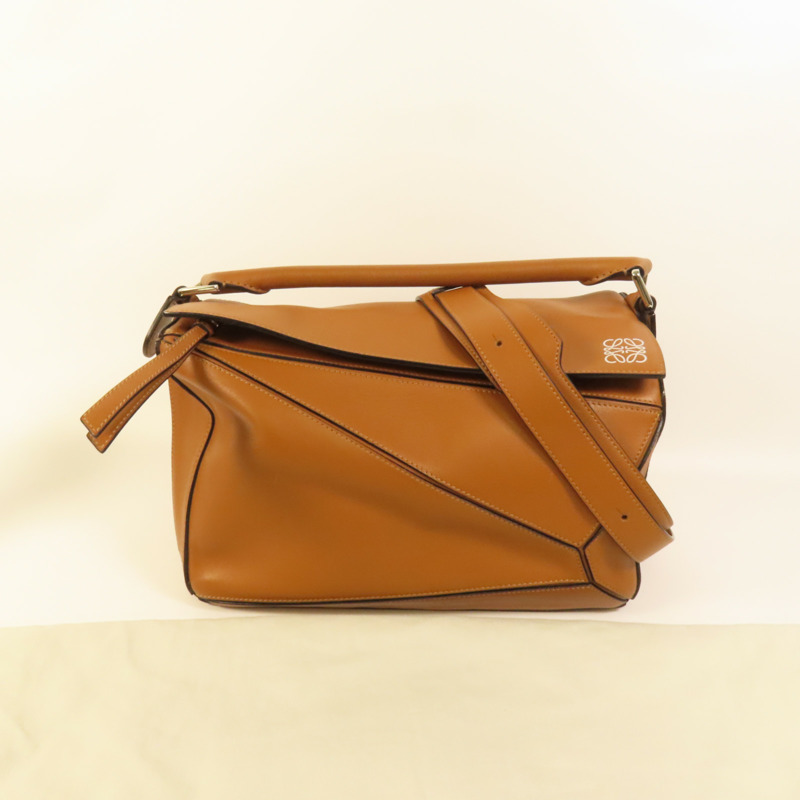 LOEWE 牛皮皮革Puzzle Medium銀扣手挽肩背兩用袋-10