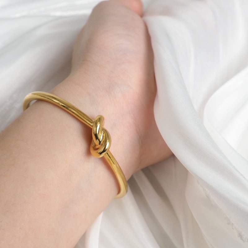 二手 CELINE 金色扭結手鈪-1