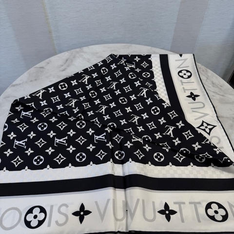 LV 黑白Logo絲質Infinity方巾 M79893