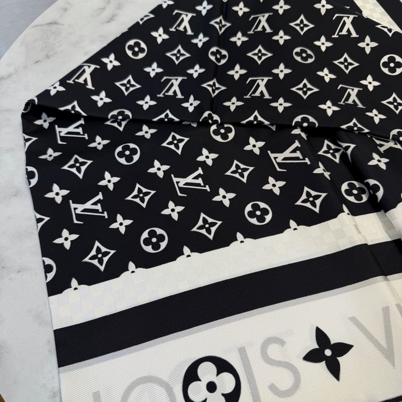 LV 黑白Logo絲質Infinity方巾 M79893-2