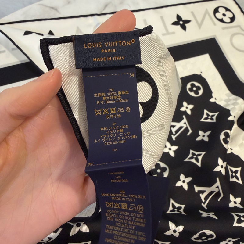LV 黑白Logo絲質Infinity方巾 M79893-5