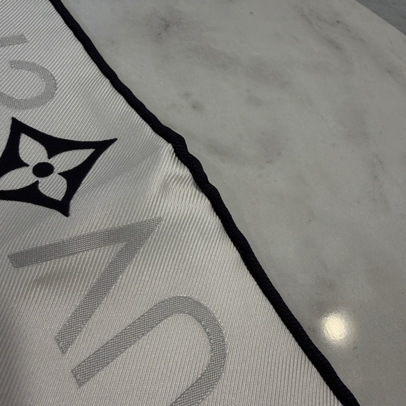 LV 黑白Logo絲質Infinity方巾 M79893-7