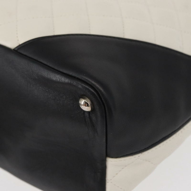 【日本直送】香奈兒 (CHANEL) 絎縫中型 Cambon 系列手提包，小牛皮材質，白色/黑色，CC 標誌，正品編號 156639V-17