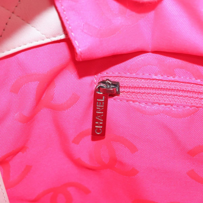 【日本直送】香奈兒 (CHANEL) 絎縫中型 Cambon 系列手提包，小牛皮材質，白色/黑色，CC 標誌，正品編號 156639V-24