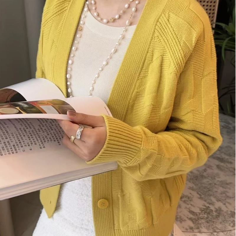 99新  未使過 愛馬仕 檸檬發財黃 H壓紋開衫上衣 36碼 顯白百搭經典羊毛衫-1