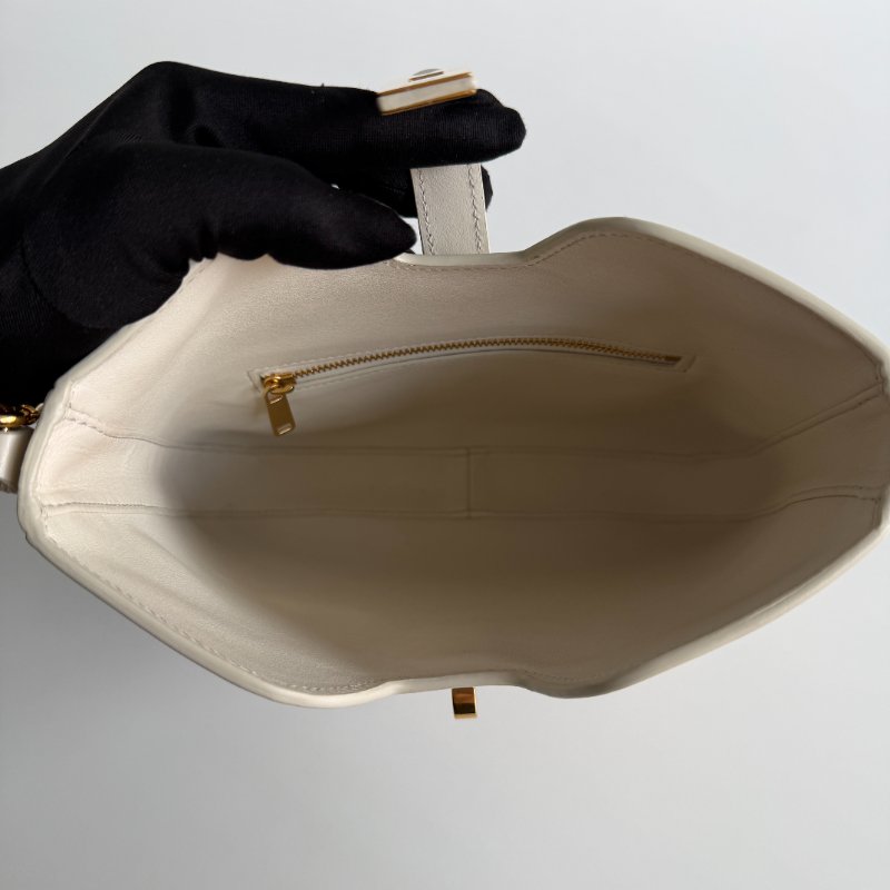 98新🫰🏻 Celine 瑟琳 Camille 16 Soft Bag腋下包 白色金釦-9