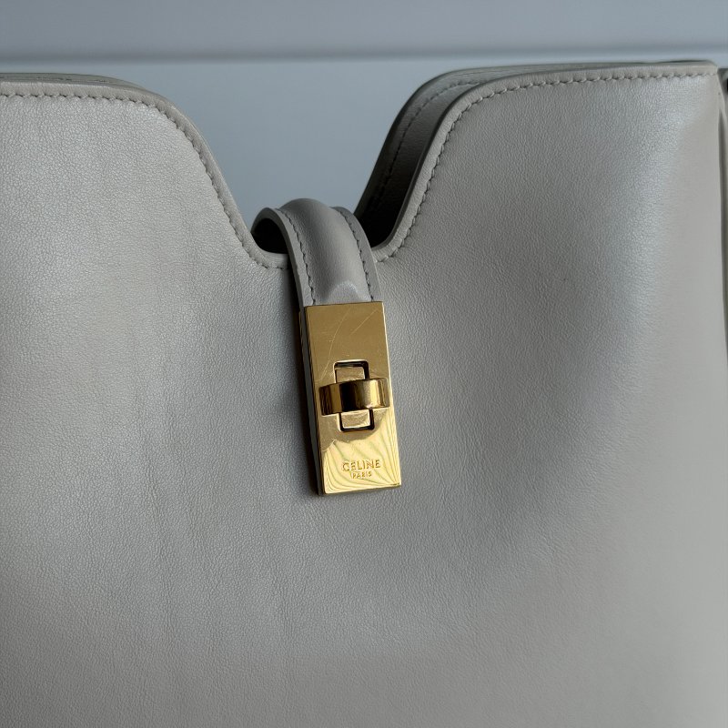 98新🫰🏻 Celine 瑟琳 Camille 16 Soft Bag腋下包 白色金釦-11