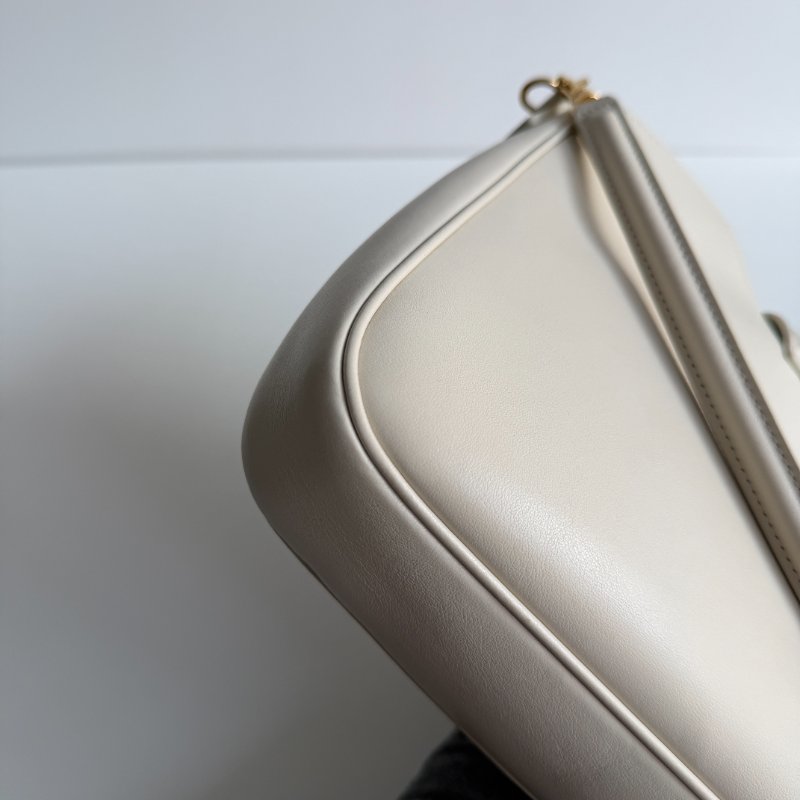 98新🫰🏻 Celine 瑟琳 Camille 16 Soft Bag腋下包 白色金釦-14