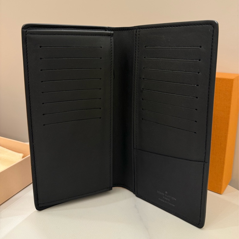 （極新美包）Louis Vuitton路易威登 M62900經典BRAZZA Shadow小牛皮折疊長夾-2