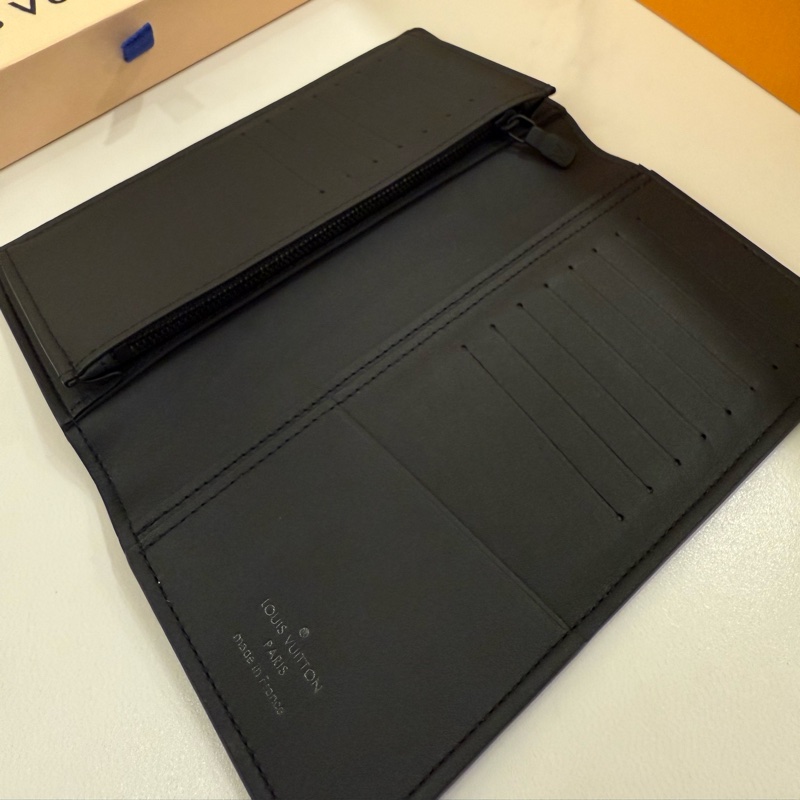 （極新美包）Louis Vuitton路易威登 M62900經典BRAZZA Shadow小牛皮折疊長夾-3