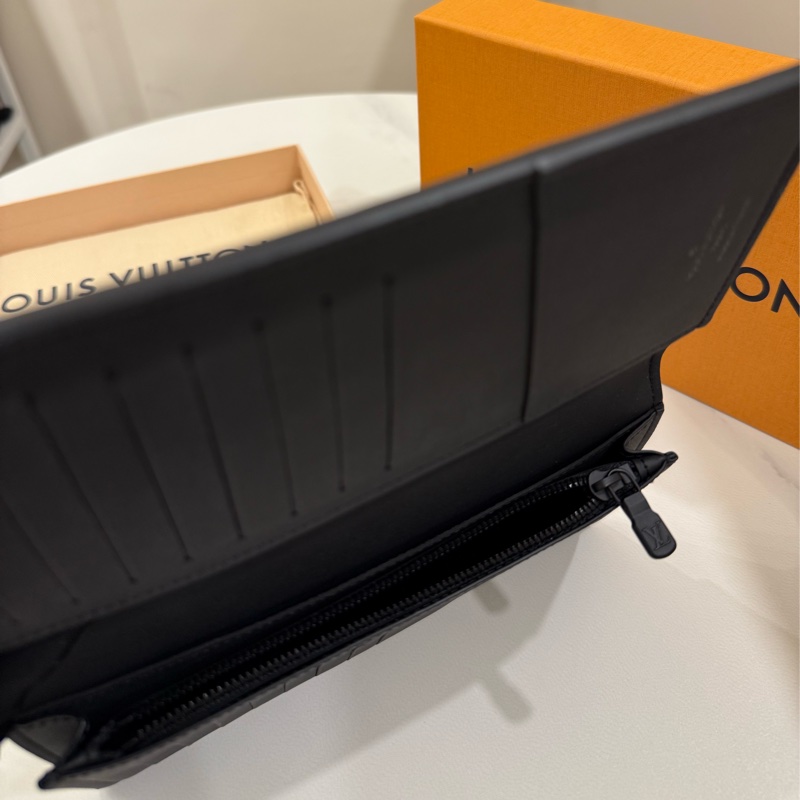 （極新美包）Louis Vuitton路易威登 M62900經典BRAZZA Shadow小牛皮折疊長夾-4