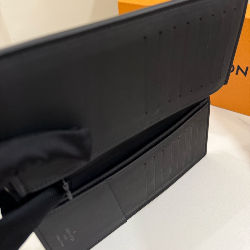 （極新美包）Louis Vuitton路易威登 M62900經典BRAZZA Shadow小牛皮折疊長夾-5