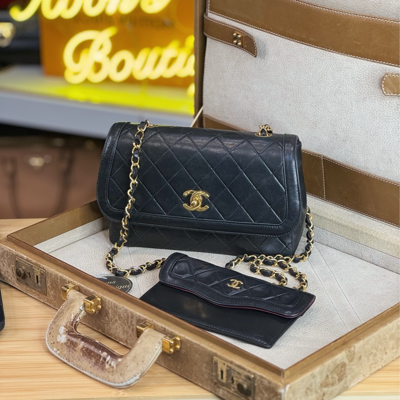 上架中🔑Chanel 古董黑金羊小黛妃coco金釦鍊包(子母包)-0