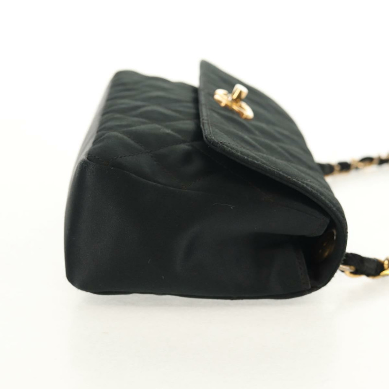 【日本直送】香奈兒 (CHANEL) 菱格紋鏈條肩背包，緞面黑色，金色雙C標誌，貨號 142989V-3