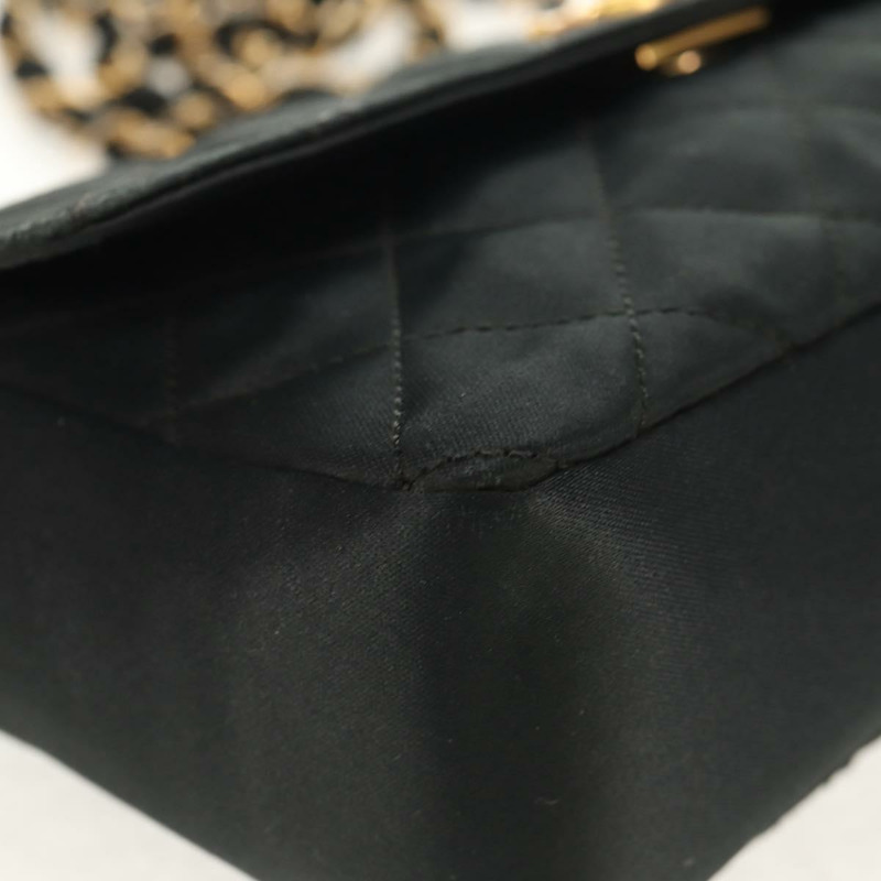 【日本直送】香奈兒 (CHANEL) 菱格紋鏈條肩背包，緞面黑色，金色雙C標誌，貨號 142989V-14